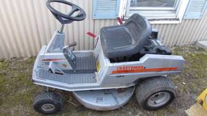 lot 67 image: Craftsman II Ride and Mulch Riding Mower With 10 HP Motor