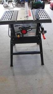 lot 71 image: 10 Table Saw With Stand