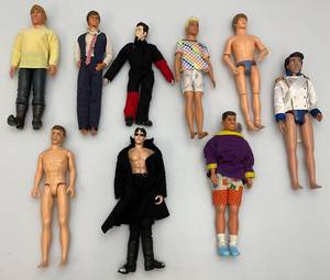 lot 59 image: Misc. 12 Ken Dolls & More