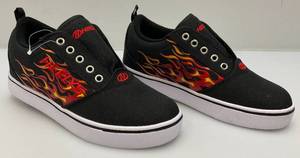lot 61 image: Heelys Fire Flames Skate Sneakers Kids Size Youth 4 (Brad New) No Box