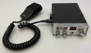 lot 116 image: Cobra 19XS 40 Channel CB Radio (Needs Cords)
