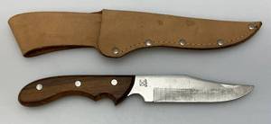 lot 136 image: Japan Made Maxam 420 Steel MX-1 Finger Groove Hunting Knife With Sheath 5 12 Blade 10 34 Overall