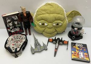 lot 167 image: Misc. STAR WARS Toys & Collectibles