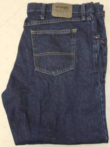 lot 42 image: Wrangler Authentics - Size 42 x 28