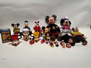lot 4 image: Lot of Mickey Mouse Items