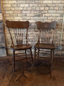 lot 6 image: (2) Vintage Chairs