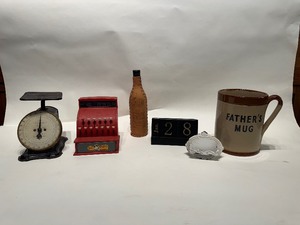 lot 20 image: Lot of Antique Decor