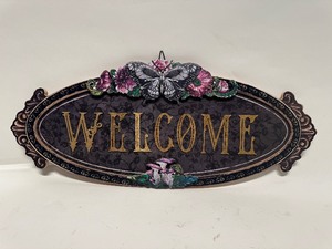 lot 25 image: Welcome Sign