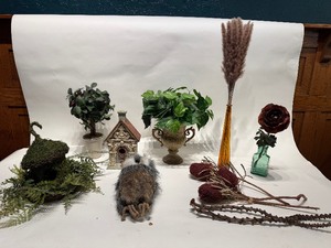 lot 27 image: Plant Based Decor Items