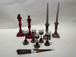 lot 32 image: Lot of Ornate Candle Holders