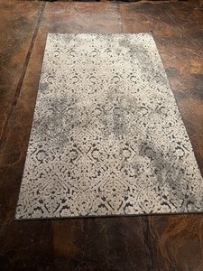 lot 47 image: Rug 5 by 8