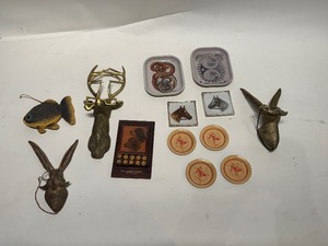 lot 57 image: Animal Themed Decor