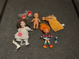 lot 72 image: Dolls and Other Vintage Toys