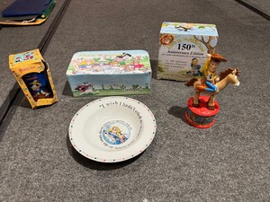 lot 73 image: Disney Items