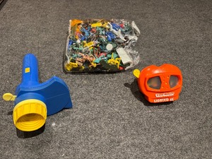 lot 74 image: Lot of Random Vintage Toys