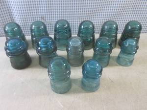 lot 152 image: (BS) 13 Assorted Vintage Glass Insu...