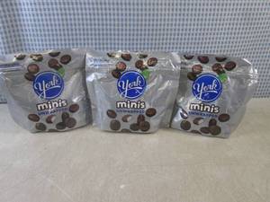 lot 200 image: (B-1) 3 Bags of York Minis Unwrappe...