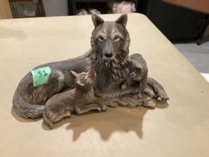 lot 31 image: Wolf Mom and Cubs Ceramic