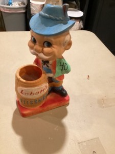 lot 40 image: Labatts Pillsner wshot glass