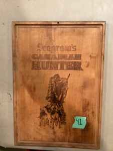 lot 41 image: Seagrams Canadian Hunter Cutting Board
