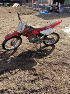 lot 14 image: Honda 2001 XR80R Dirt Bike