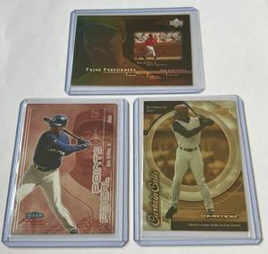 lot 147 image: Ken Griffey Jr 3 Card Baseball Lot