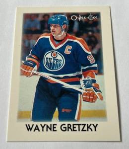 lot 157 image: Wayne Gretzky 1987 O-Pee-Chee Mini #13 Hockey Card