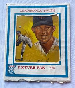lot 14D image: Minnesota Twins Vintage 1970 Picture-Pak w Killebrew, Oliva, Kaat and more