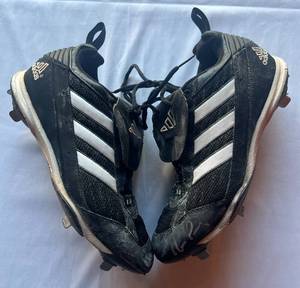lot 34D image: Nick Punto Signed Game Used Cleats - Minnesota Twins