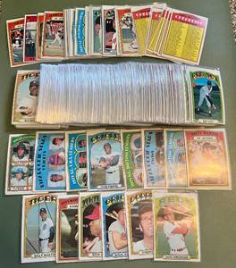 lot 17C image: 1972 Topps Vintage Baseball Partial Set - 250 Nice Cards