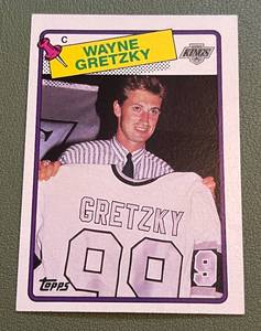 lot 133B image: Wayne Gretzky 1988 Topps #120 Hockey Card