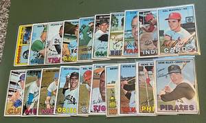 lot 185 image: 1967 Topps 20-Card Vintage Baseball Lot