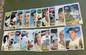 lot 187 image: 1969 Topps 20-Card Vintage Baseball Lot