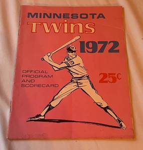 lot 215 image: 1972 Minnesota Twins Baseball Official Program and Scorecard