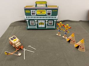 lot 5 image: Vintage Wild West Playset