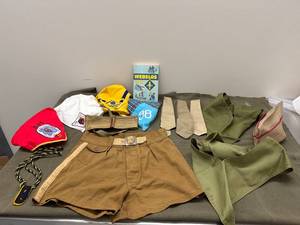 lot 10 image: Vintage Boy Scouts Uniform Lot