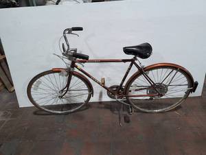 lot 14X image: Schwinn Suburban Vintage Bicycle  250