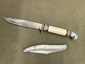 lot 23 image: Vintage Western Knife Set