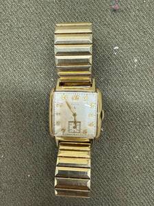 lot 25 image: Vintage Elgin Mens Wristwatch
