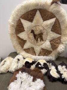 lot 28 image: Handmade Wool Wall Hanging & Accessories