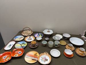 lot 42 image: Vintage Porcelain Dish Collection