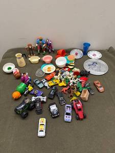 lot 59 image: Vintage Toy Collection Assortment