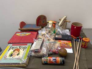 lot 75 image: Vintage Toy & Game Collection
