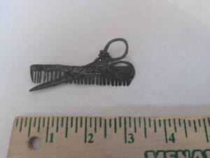 lot 83A image: Vintage Metal Scissors Comb Brooch