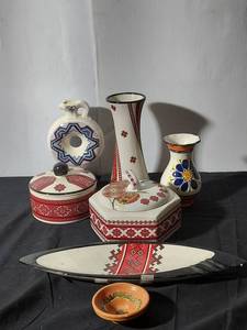 lot 163 image: Ukrainian Ceramic Decor Set