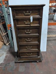 lot 249 image: Vintage Wooden Chest of Drawers