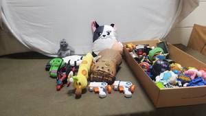 lot 311 image: Mixed Childrens Toy Bundle