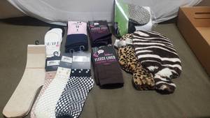lot 313 image: Womens Tights & Fleece Hats Lot