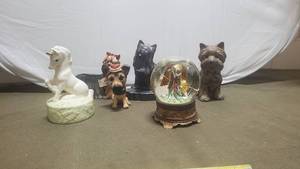 lot 319 image: Vintage Figurine & Snow Globe Collection