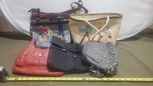 lot 322 image: Versatile Handbag Lot - 5 Styles